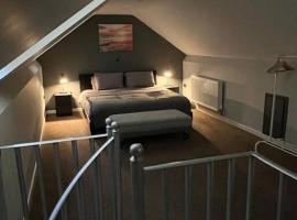 Superb Three Bed Garnant Duplex!, holiday rental in Garnant