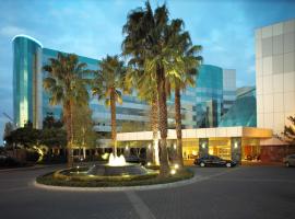 Southern Sun OR Tambo International Airport, hotel em Kempton Park