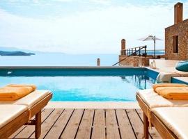 Executive Skiathos Villa 3 Bedrooms Villa King Alexander Sea Views Vassilias, feriebolig i Vassilias