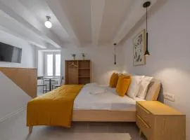 Miracolo di Mare Golden House