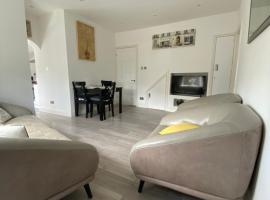 EEJs Modern 3 bed apartment - with great city links, hotel in Norwood