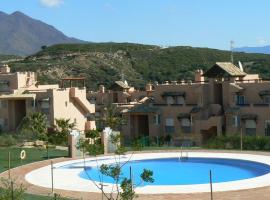 Penthouse with Roof Terrace, BBQ, Pool- and Sea Views, hotel em Buenas Noches