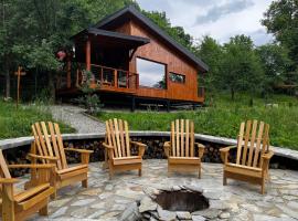 MoodySun Studio, remote tiny home, hotel em Comarnic