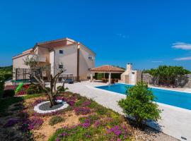 Villa Olive Garden ZadarVillas, Hotel in Pristeg