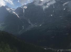 Alle pendici del Cervino- Condominio Grand'Ourse, hotel in Breuil-Cervinia