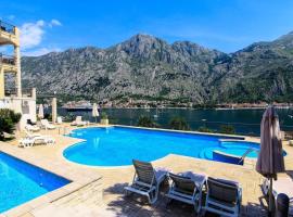 Sea view and pool! Brend new! Vista, hotel em Kotor