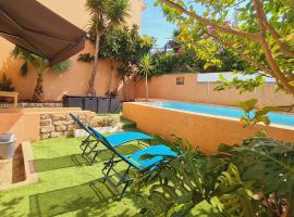 Villa standing 10 personnes piscine/ pinède, hotell i Canet-en-Roussillon