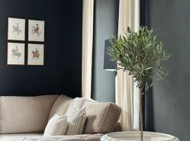 Maison Comtale, hotel v destinaci Rochefort