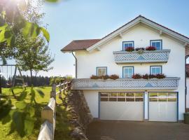 Pretty farmhouse in the Allg u with Alps views, hotel v destinaci Bernbeuren