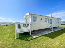 Lovely Caravan With Decking At Sand Le Mere Park In Yorkshire Ref 71032tv, hotel in Tunstall