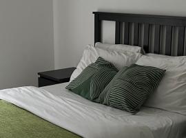 ‪Luxury One Bed Apt w/Balcony in Cantonment, hôtel à Accra