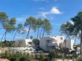 Villa design vue panoramique, loma-asunto kohteessa Grabels