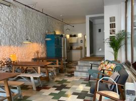 Amazigh Hostel & Suites All En-suite rooms with self-catering Kitchen & Laundry, hotel v destinaci Aljezur
