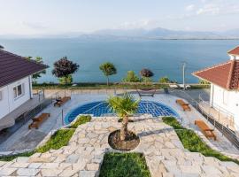 The Lake Houses, cheap hotel in Shirokë