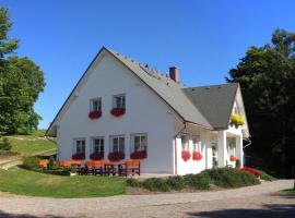 Selský dvůr 1, guest house in Police nad Metují