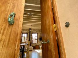 Monastery View House, hotel i Mandrakion
