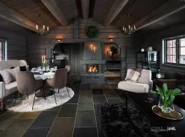 Luxury log cabing, cross-country ski-in out, familiy getaway in great location