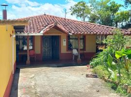 Finca Campestre Villa Carilina, hotel in Curití