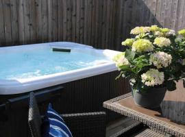 King's Cottage, Wootton, Nr Woodstock., hotel with jacuzzis in Wootton