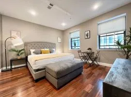 508 Urban Lifestyle king bed APT in Center CITY