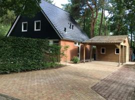 Luxe boshuis in hartje Drenthe, holiday rental in Spier