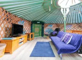 Green Yurt with Hot Tub - Sleeps 3 Parking & WiFi