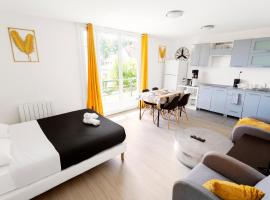 Suite 1 &2 Joubert de Lily, apartment in Villiers-sur-Marne