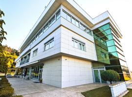 Hotel La Villa, hotel u gradu Gjakove