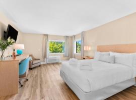 Gold Coast Inn Breathtaking Sunsets Standard Lake View Room 103 – hotel w mieście Traverse City
