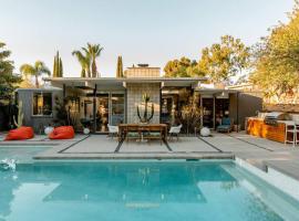 Eichler Mid Century Modern Designer Pool/Jacuzzi, loma-asunto kohteessa Thousand Oaks