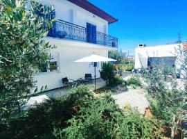 Garden, rodinný hotel v destinaci Sutomišćica