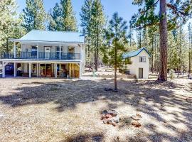 Hibernation Station at Big Pine Retreat, готель у місті Crescent