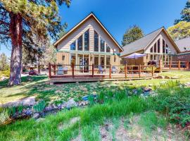 Marsh Hawk Cabin, hotel in Klamath Falls