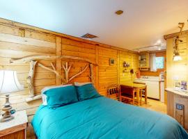 Cedaredge Lodge, Cabin 3、Cedaredgeのホテル