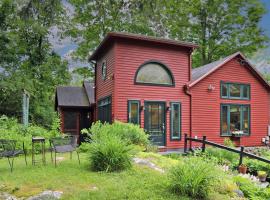 Berkshire Retreat- A stone's throw to downtown Lenox, ξενοδοχείο σε Stockbridge