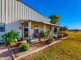 Dog-Friendly 2BR by Airstrip for Private Planes