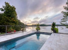 Side by Side Serenity Lakefront Homes with Infinity Pool 1833, cottage in Kingsley