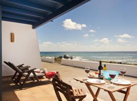 Casita Lanzaocean view, family hotel in Punta Mujeres