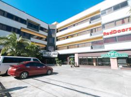 Holiday Plaza Hotel Tuguegarao City、トゥゲガラオ・シティのホテル