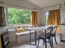 Petit coin tranquille, cheap hotel in Brengues