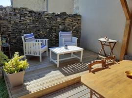 La cabane au fond du jardin, feriehus i Montrodat