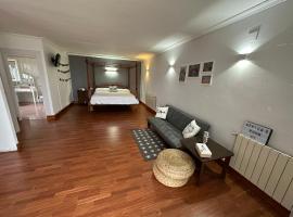 Suite en estancia maravillosa y romántica ideal parejas, cheap hotel in Pineda de Mar