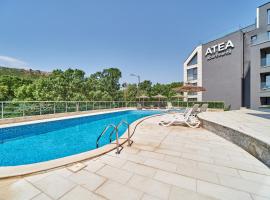ATEA complex with pool next to the beach, Hotel in Kawarna