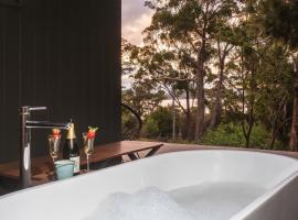 Blyth Retreat, Bruny Island, hotel dengan parkir di Simpsons Bay