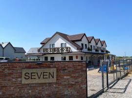 Ośrodek SEVEN, hotel v mestu Sarbinowo