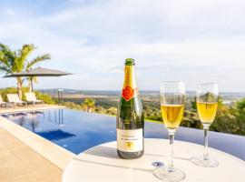 Villa bonita con vistas espectaculares, perfecto para familias, hotel para golfe em Palma de Maiorca