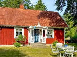 Awesome Home In Löttorp With Kitchen
