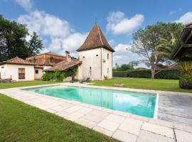 Lou Grit - Maison pour 10 avec piscine privée, hotel económico em Salies-de-Béarn