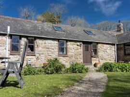 Idyllic Cornish cottage in the beautiful Lamorna valley - walk to pub & sea，Paul的飯店