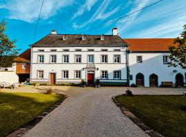 B&B Gutshaus De La Fontaine, haustierfreundliches Hotel in Feilsdorf